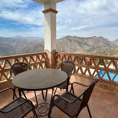 3 Bedroom Cozy In El Chorro, Alora Holiday home