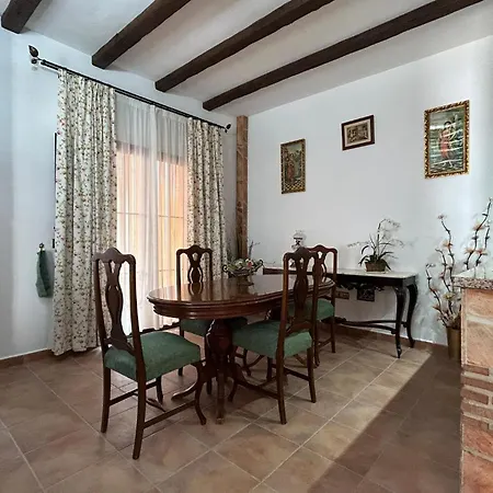 3 Bedroom Cozy In El Chorro, Alora Holiday home *