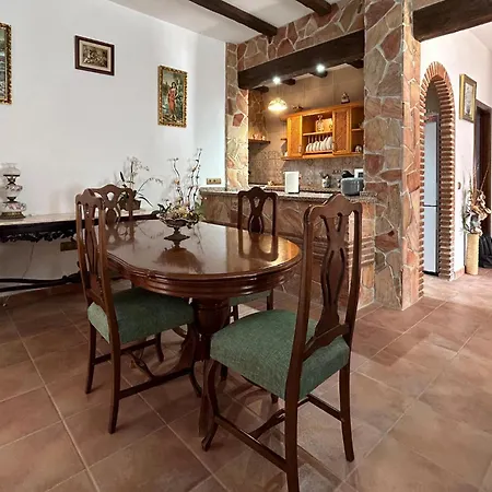 3 Bedroom Cozy In El Chorro, Alora Holiday home